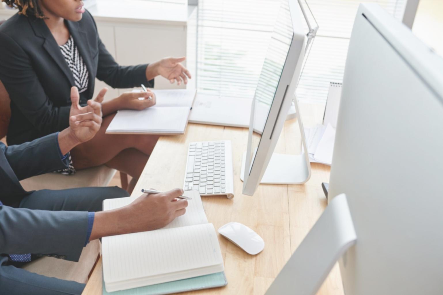 Analyse de données financières avec graphiques et tableaux